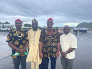 Amb Simeon with fellow Nigerians 